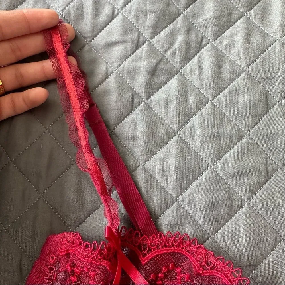 Chantelle Lace Underwire Bra with Adjustable Straps in Burgundy 34C